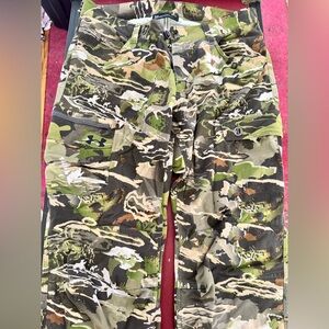Under armour hunting pants / field ops barren camo.